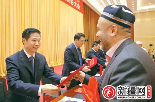 烏魯木齊市召開民族工作會議暨“兩模范” “雙五好”創(chuàng)建活動表彰大會