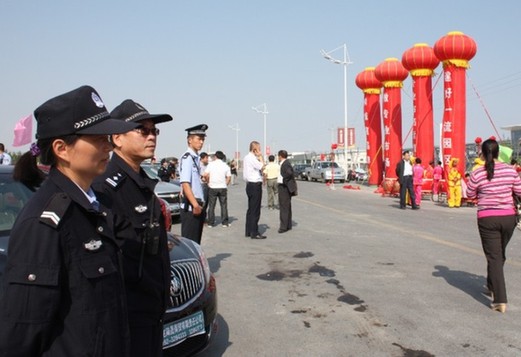 奎屯市公安局圓滿完成新疆汽貿(mào)園重點(diǎn)培育市場授牌儀式安保工作