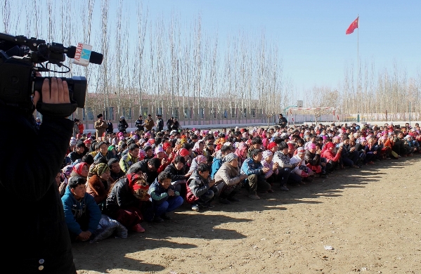 共青團(tuán)關(guān)愛農(nóng)民工子女志愿服務(wù)活動在沙漠腹地鄉(xiāng)啟動