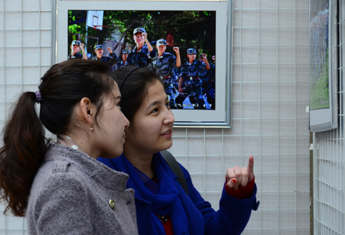 石河子大學舉辦軍訓攝影藝術作品展