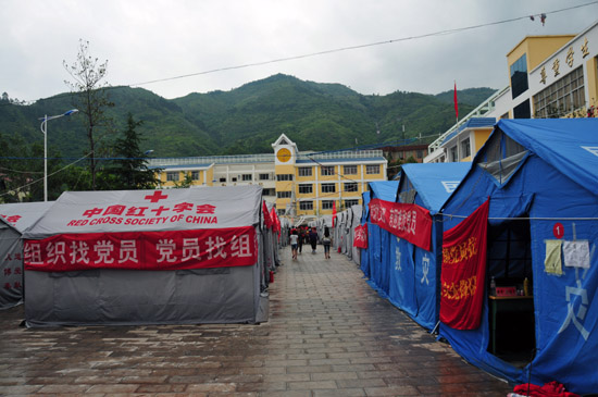 彝良竭盡全力解決災(zāi)民吃穿住問題