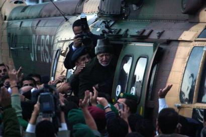 Palestinian leader Yasser Arafat boards a Jordanian Airforce helicopter as he prepares to leave his headquarters in the West Bank town of Ramallah Friday Oct. 29, 2004. [AP]