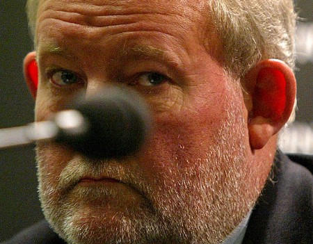 Charles Clarke listens to questions during a fringe meeting at the Labour Party conference in Brighton in a September 2004 file photo. Former Education Secretary Clarke has been installed as the new Home Secretary in a swift reshuffle of the Labour cabinet following David Blunkett's emotional resignation. [Reuters]