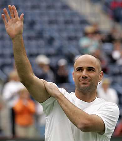 Andre Agassi of the U.S. waves to the crowd after offering his apologies for withdrawing from the Pacific Life Open in Indian Wells, California, March 18, 2005. Agassi injured his foot and could not play his scheduled semifinal match against Australia's Lleyton Hewitt. [Reuters] 