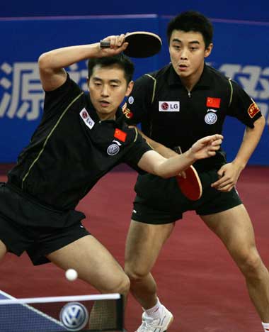 Kong Linghui (L) and Wang Hao of China return the ball at the men's doubles final against Timo Boll and Christian Suss of Germany at the 48th World Table Tennis Championship in Shanghai, China, May 5, 2005. China won the match 4-1.