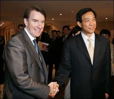 EU Trade Commissioner Peter Mandelson (L) shakes hands with Chinese Trade Minister Bo Xilai after a meeting in Paris focused on the sharp rise in Chinese textile exports to Europe. Mandelson has dismissed the possibility of a trade war with China over surging Chinese textile imports and rejected 'precipitate' EU action against Beijing.(AFP