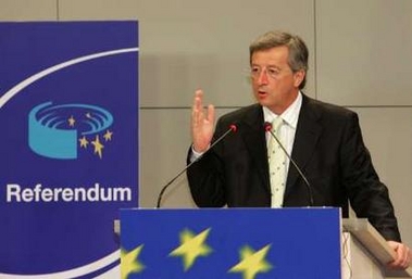 Luxembourg's Prime Minister Jean-Claude Juncker speaks during a news conference at the EC headquarters in Brussels May 29, 2005, after the 'NO' in the referendum in France on the European Union's first constitution.