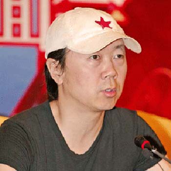 Cui Jian at the press conference on August 22, 2005 [CRIENGLISH]