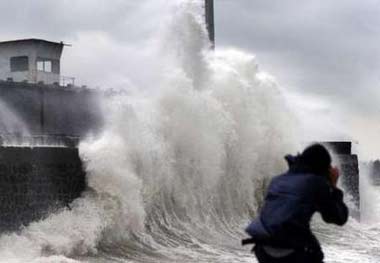 Tropical cyclone Damrey approached Viet Nam late last night after wreaking havoc in South China's Hainan Province. It was the strongest typhoon to hit the island in more than 30 years. 