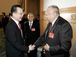 Top leaders meet with HK chief