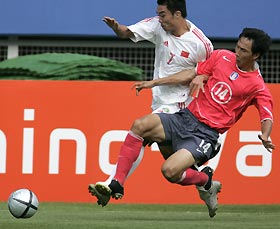 Eight-men China tie S.Korea 1-1 in East Asian champs