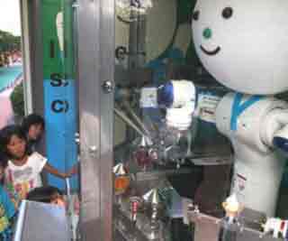 Robot sells ice cream in Japan<BR>日推出冰激凌售賣機器人