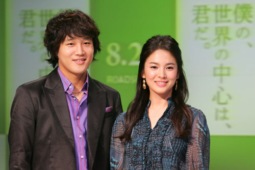 South Korea's actor Cha Tae-hyun and actress Song Hye-gyo in Tokyo