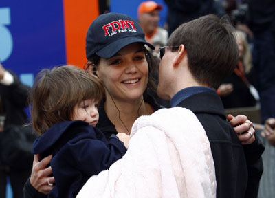 Katie Holmes finishes New York City Marathon