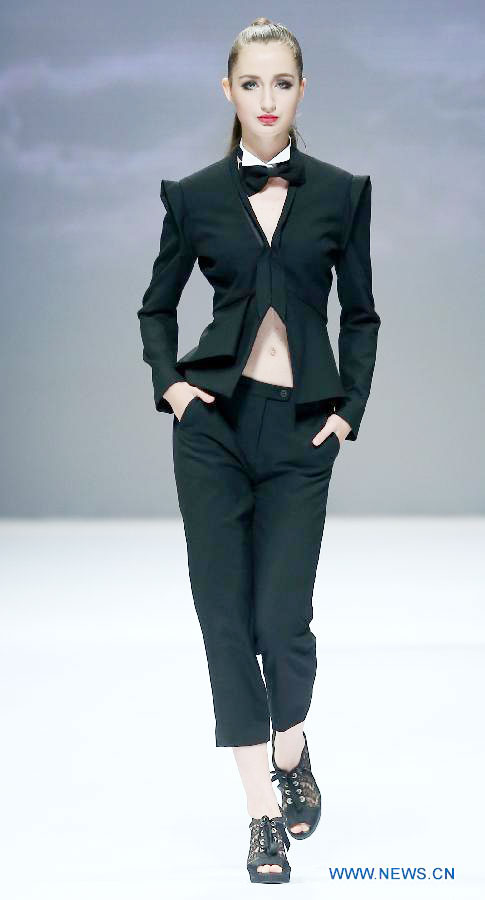 Guangdong Fashion Week: Qu Tingnan