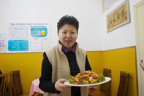 Savoring food and fuss at mom's table