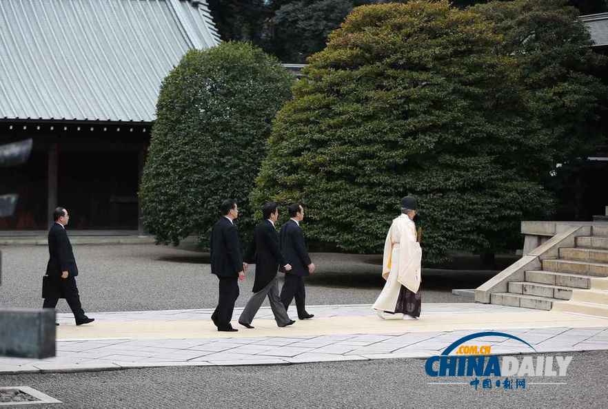 安倍晉三參拜靖國神社