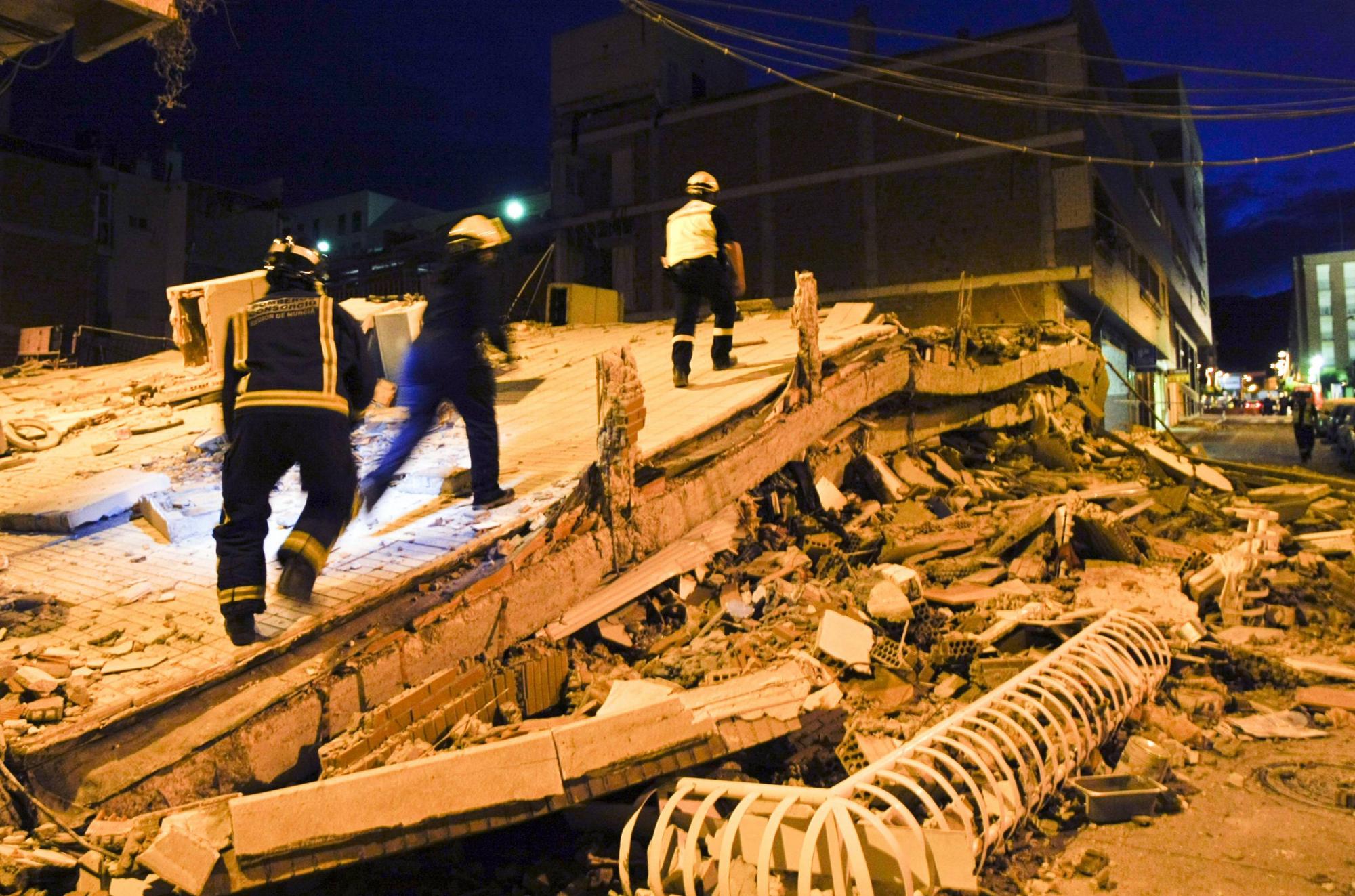 西班牙遭遇50多年來(lái)最嚴(yán)重地震 致8死數(shù)十傷