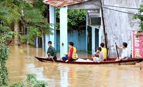 越南洪災(zāi)已造成100人死亡 14萬(wàn)棟房屋被淹