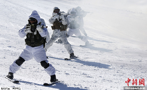 韓美海軍陸戰(zhàn)隊(duì)舉行雪地軍演