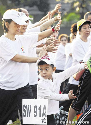 新加坡近4000華人表演太極創(chuàng)紀(jì)錄 最小者4歲