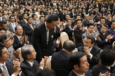 鳩山當(dāng)選日本民主黨黨首 承諾進(jìn)行政治“大掃除”