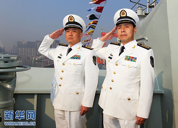 我國(guó)首艘航空母艦正式交付海軍 胡錦濤登艦視察