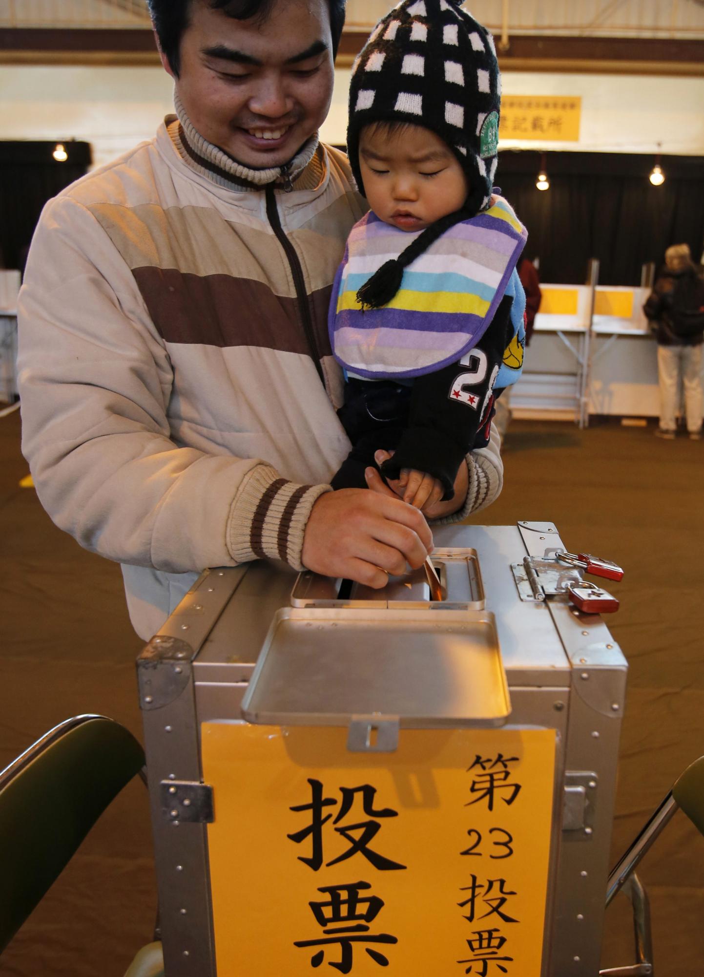 日本眾議院選舉 野田“聽(tīng)天由命”安倍或東山再起