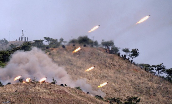 朝鮮開始大規(guī)模軍演 進(jìn)行實彈射擊演練