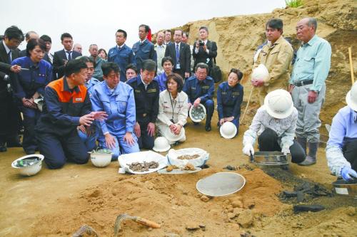 安倍赴硫磺島祭亡靈 或不參加靖國神社春季大祭