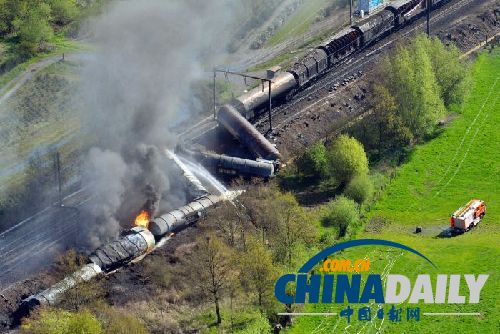 比利時載劇毒化學品火車脫軌起火 居民緊急疏散