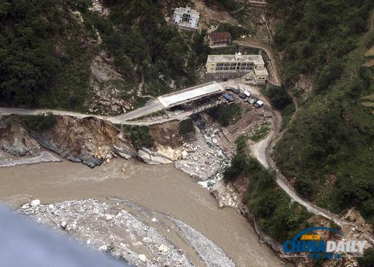 死神來了？兩名印度洪水幸存者死于尼泊爾山崩