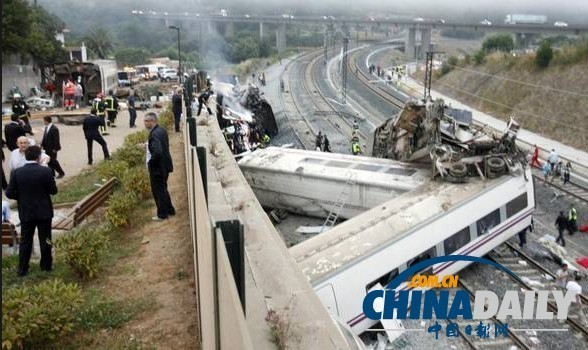 西班牙火車脫軌事故致60人喪生 宗教慶?；顒?dòng)取消