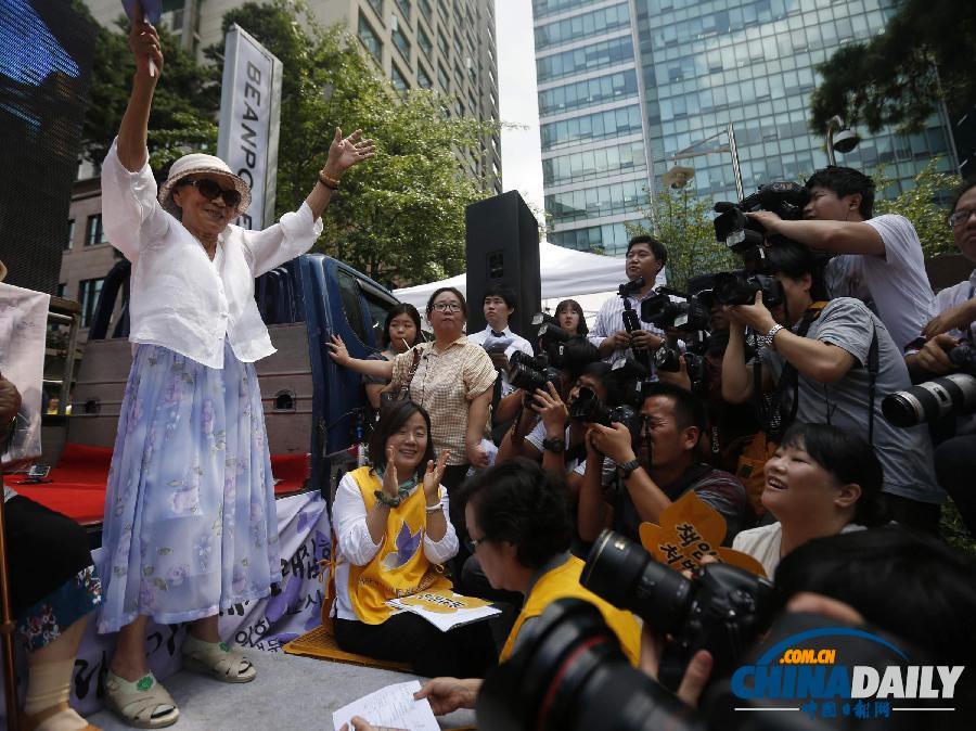 韓國民眾光復(fù)節(jié)前集會(huì)紀(jì)念新故慰安婦抗議日本（圖）