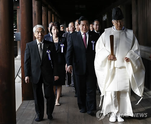 韓國(guó)譴責(zé)日本政客參拜靖國(guó)神社 曾拒拜鬼大臣入境