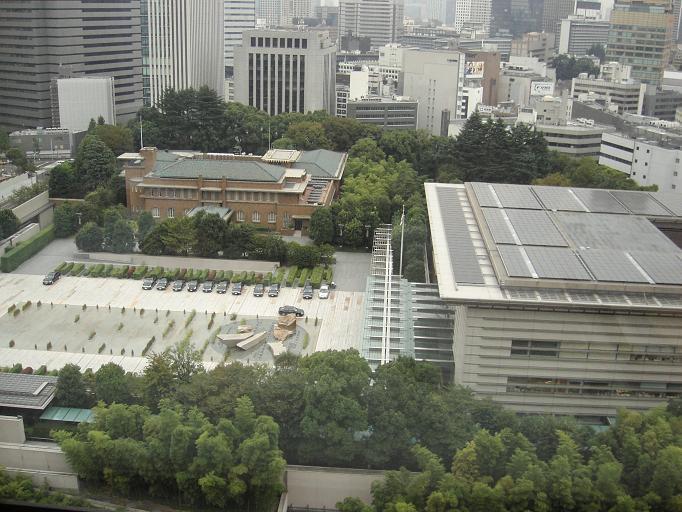 日本官房長官稱若情況需要首相可騎坐摩托車上班