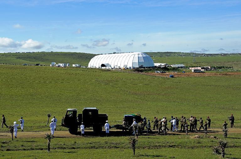 曼德拉遺體葬于家族墓地 4500賓客出席國葬儀式