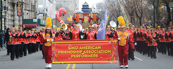 Chinese float gives joy at Macy's parade