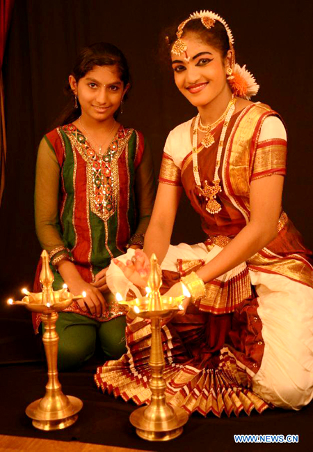 Indians prepare for Hindu festival of Diwali