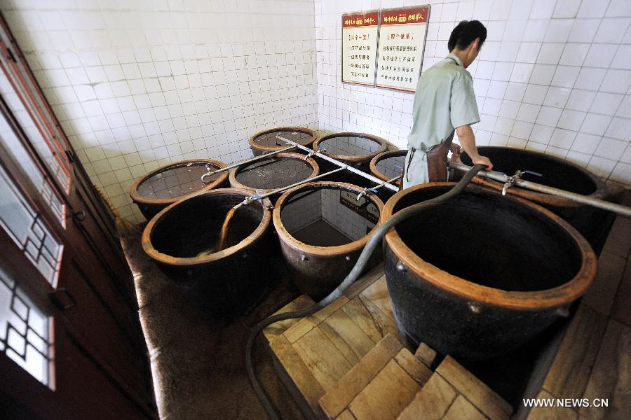 Tech of making Shanxi mature vinegar on display