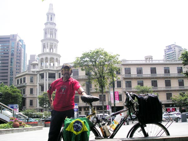 Expat to break Guiness cycling record in China