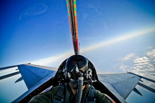 Pilots' selfies go viral online