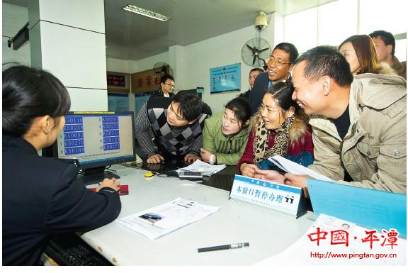 First Pingtan resident gets local vehicle plate