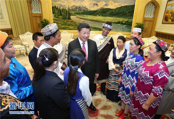 Xi celebrates National Day with ethnic minority representatives