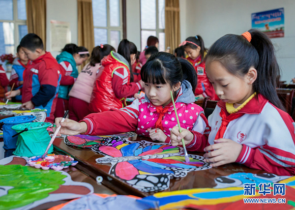 Inner Mongolia primary school kite flying activity for spring