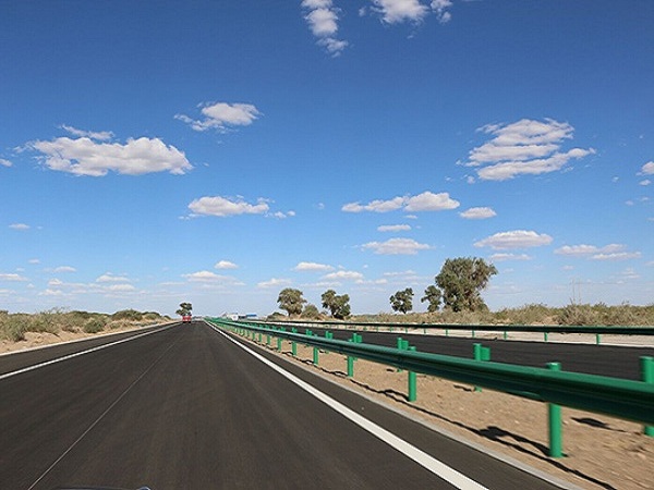 World’s longest desert highway paved across Inner Mongolia