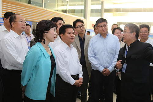 Li Jiheng inspects Baotou rare earth research center