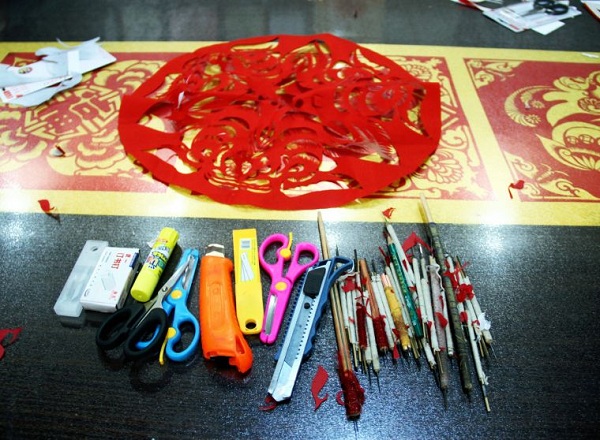 Young pupils learn paper cutting