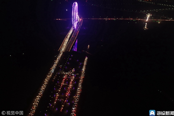 Light and firework show lights up world's biggest shaftless ferris wheel