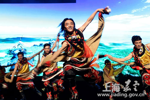 Qinghai troupe performs in Jiading